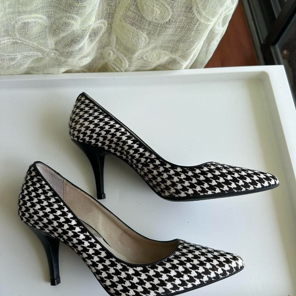 Michael Kors Black and White Houndstooth Women's Heels - Picture 1 of 7
